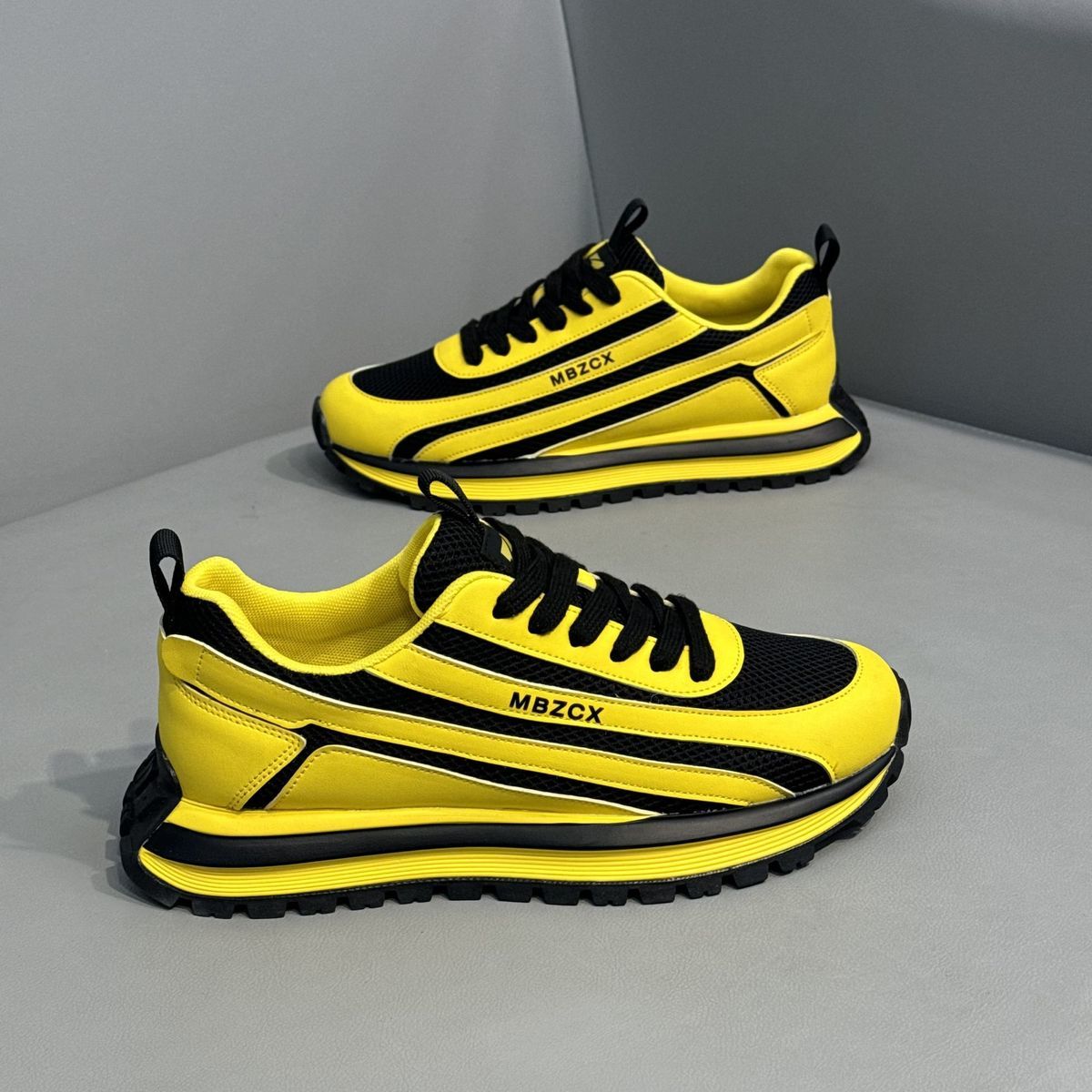 Sports Equipment Brands - Scarpe da Corsa Traspiranti in Mesh